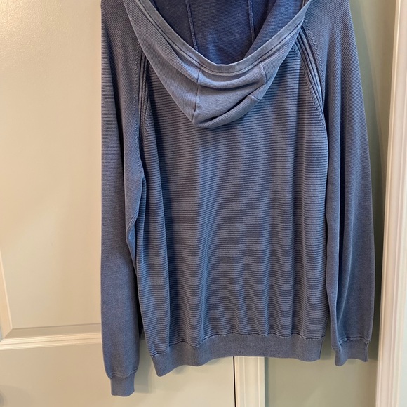 Tommy Bahama full zip - Picture 5 of 5